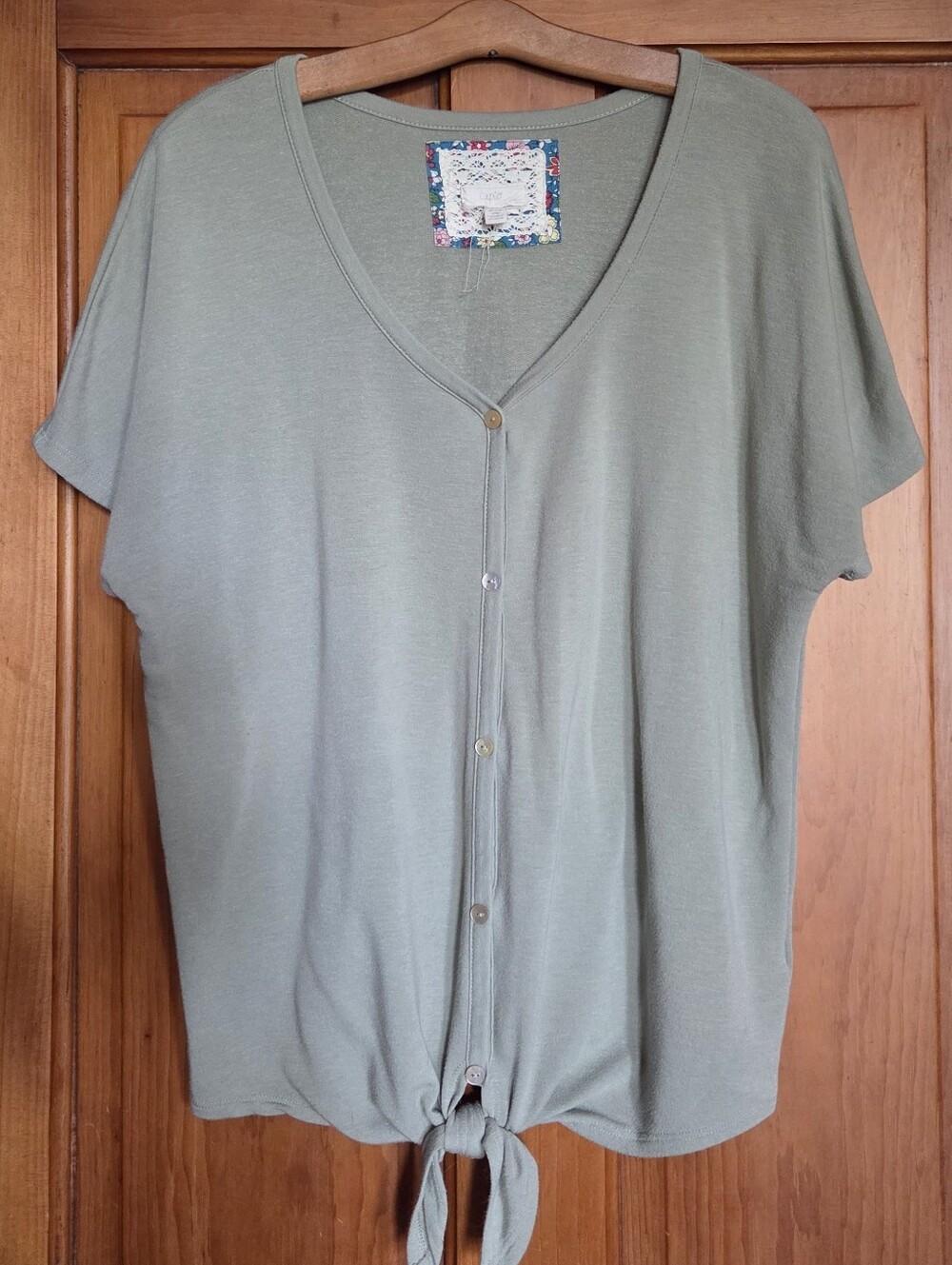 Cupio Sage Green Button-Front Tie-Hem Blouse
